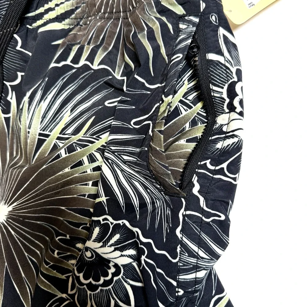 Tommy Bahama Men's Swim Trunks Size M Black Floral Hawaiian Board Shorts NWT‎
